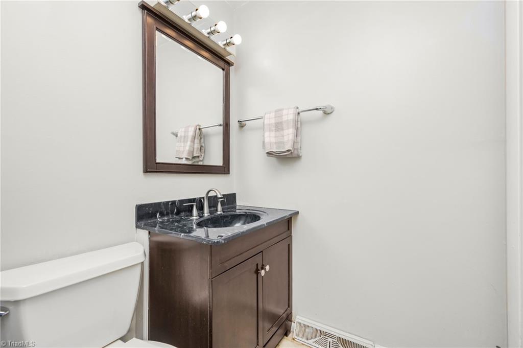 4015 Burnham Court, Winston-Salem