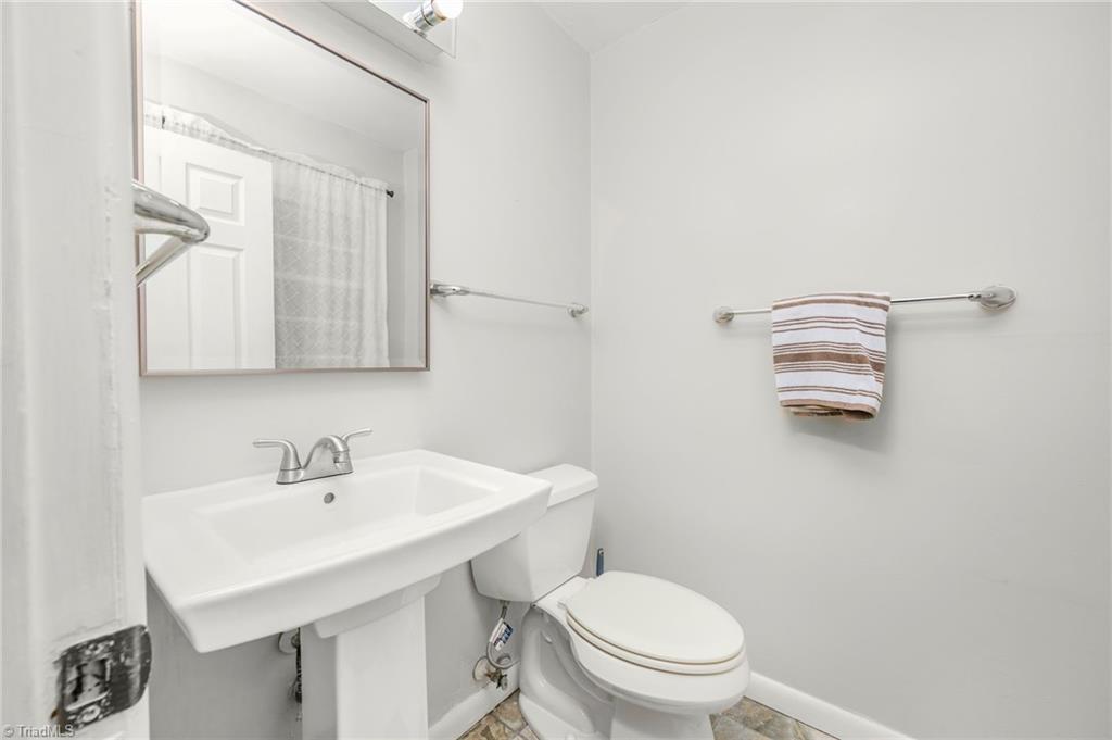 4015 Burnham Court, Winston-Salem