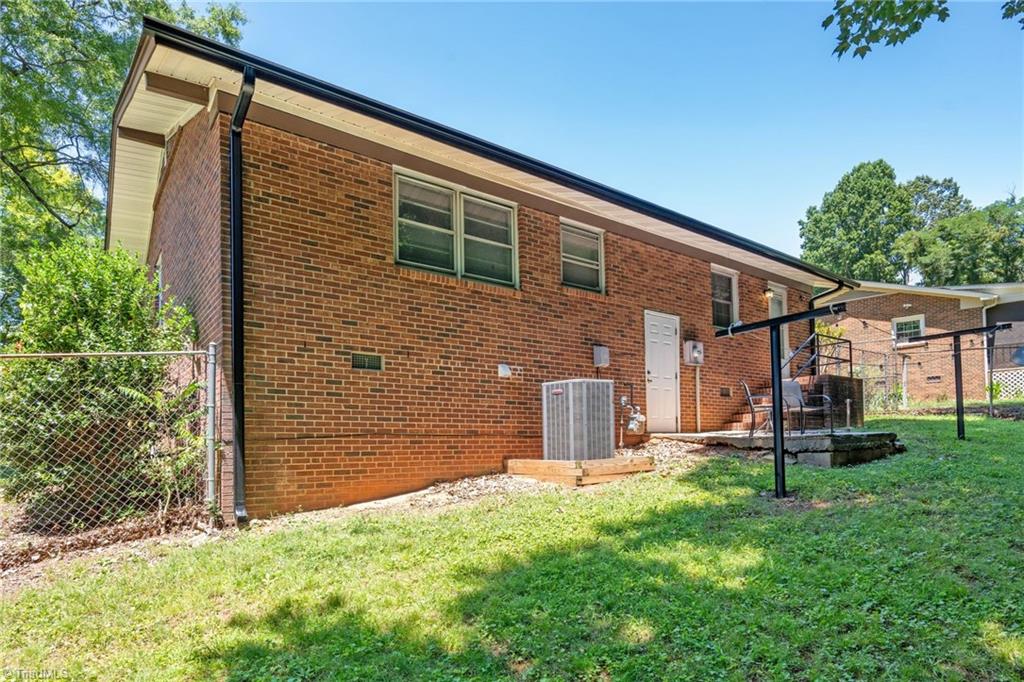 4015 Burnham Court, Winston-Salem