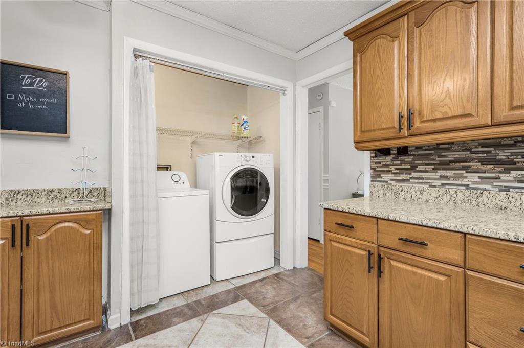 4015 Burnham Court, Winston-Salem