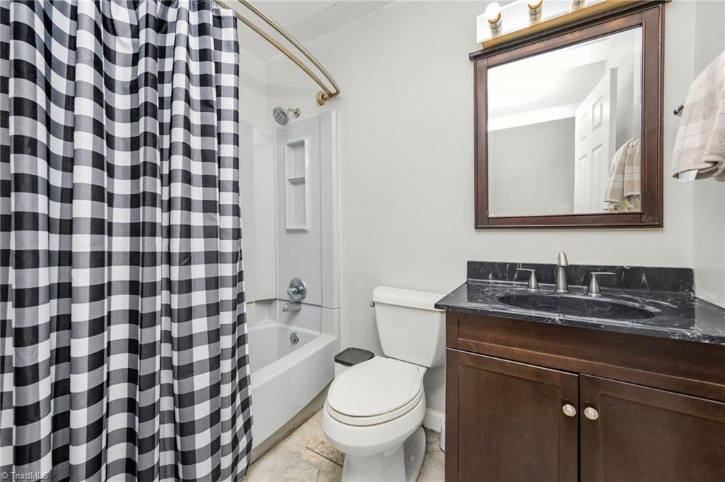 4015 Burnham Court, Winston-Salem