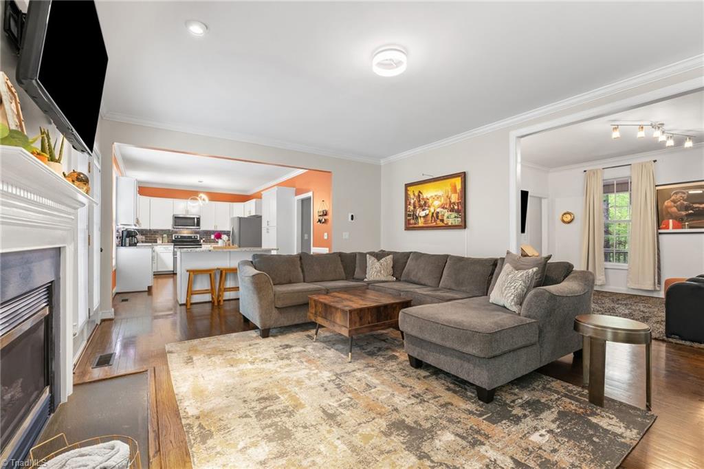 6010 Kempsford Court