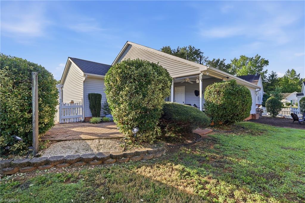 115 Asherton Court, Winston-Salem