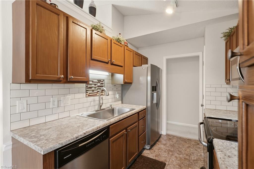 115 Asherton Court, Winston-Salem