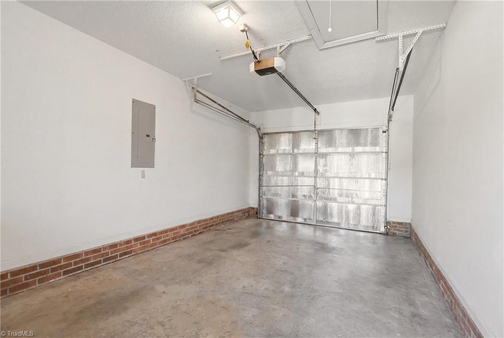 115 Asherton Court, Winston-Salem