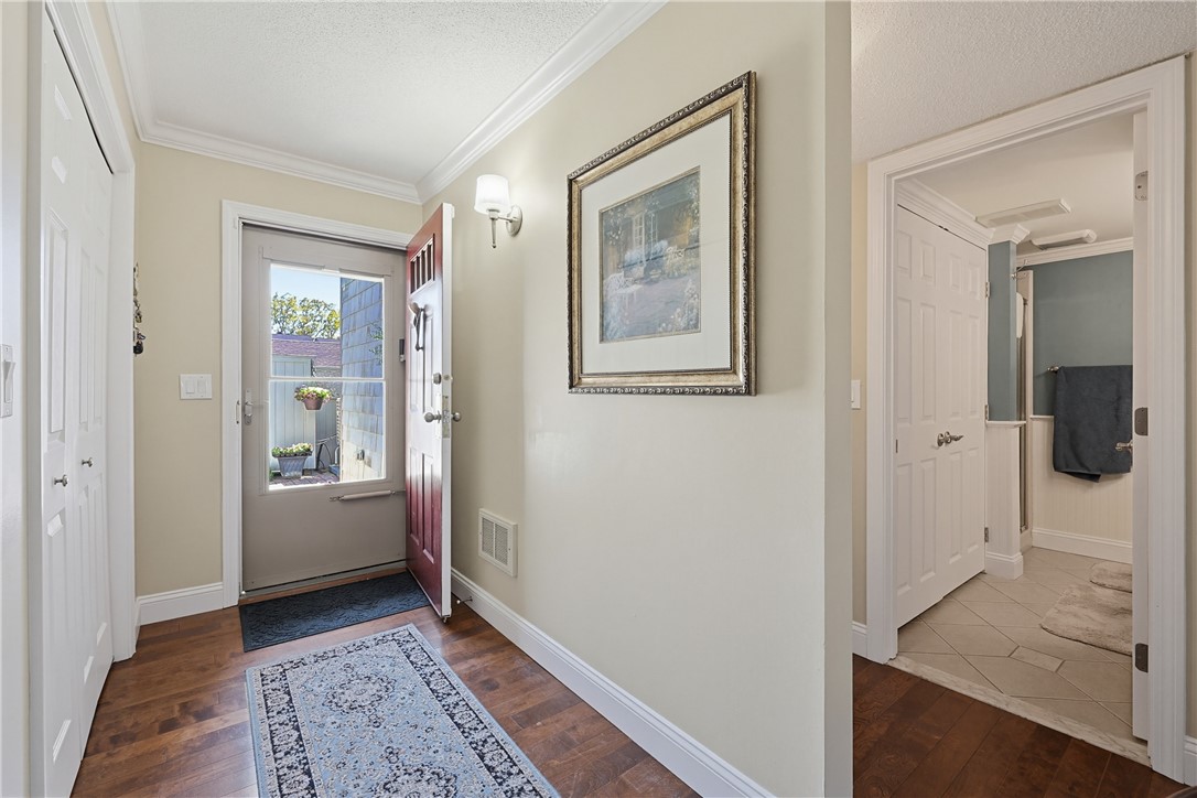 77 Windward Lane