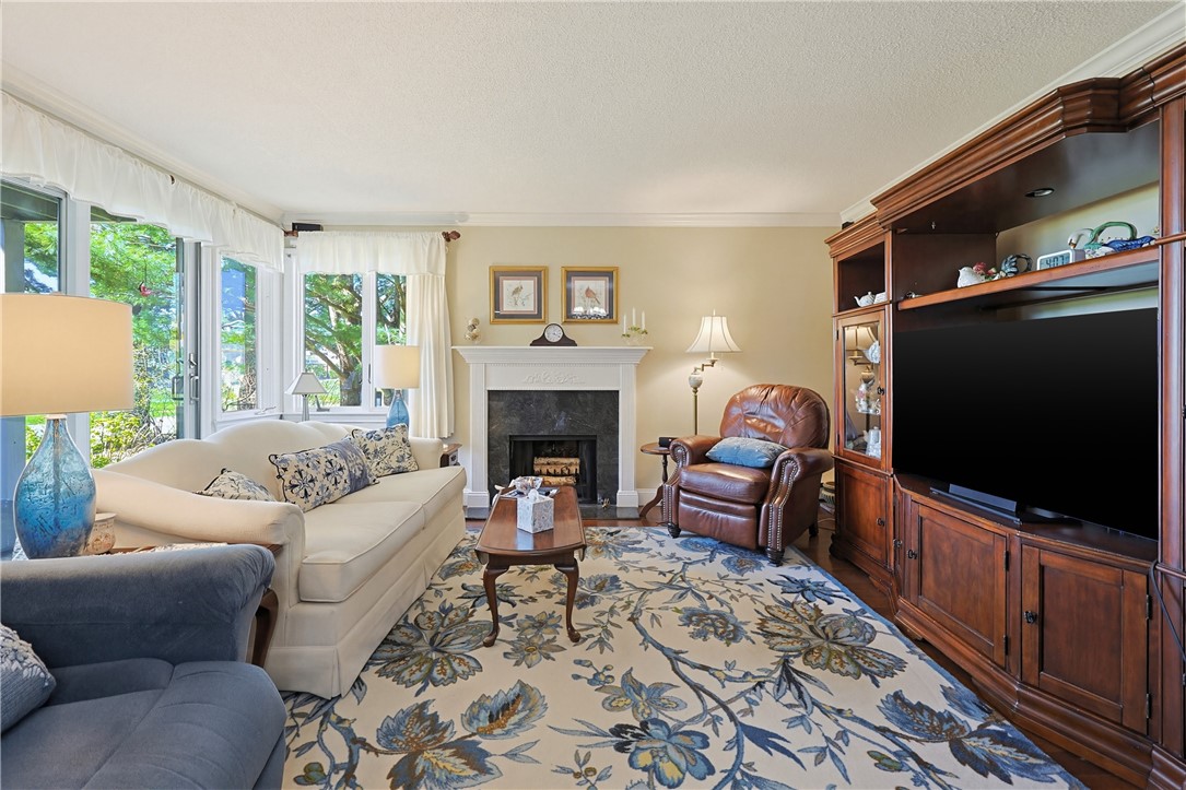 77 Windward Lane