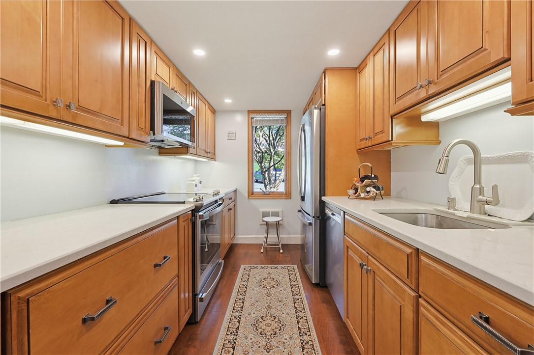 77 Windward Lane