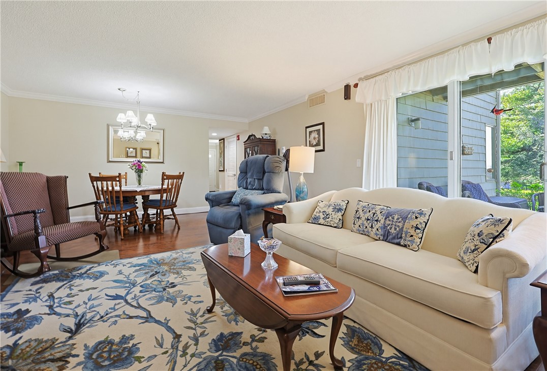 77 Windward Lane