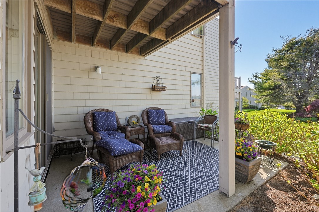 77 Windward Lane