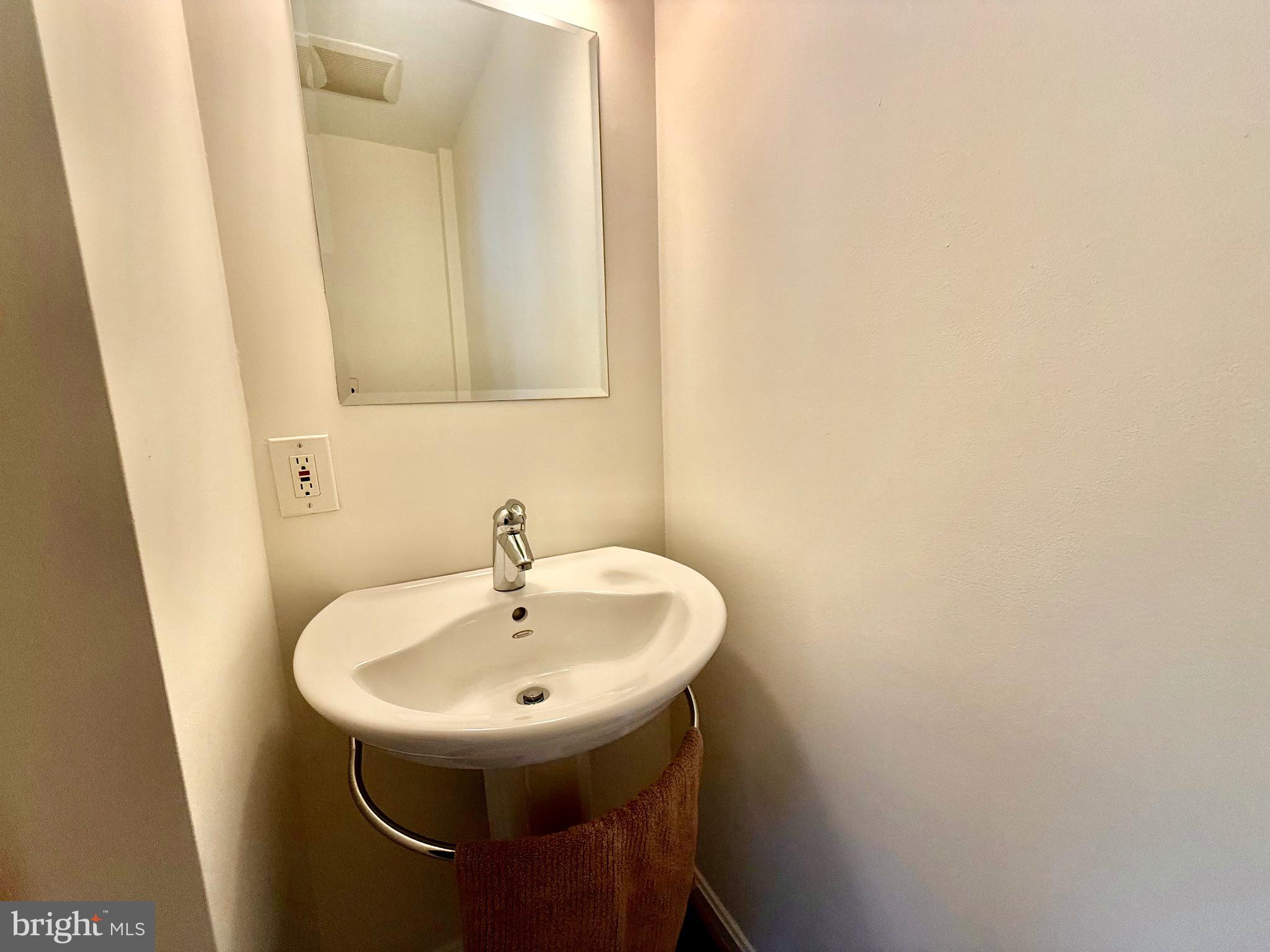 1454 Euclid St NW #8