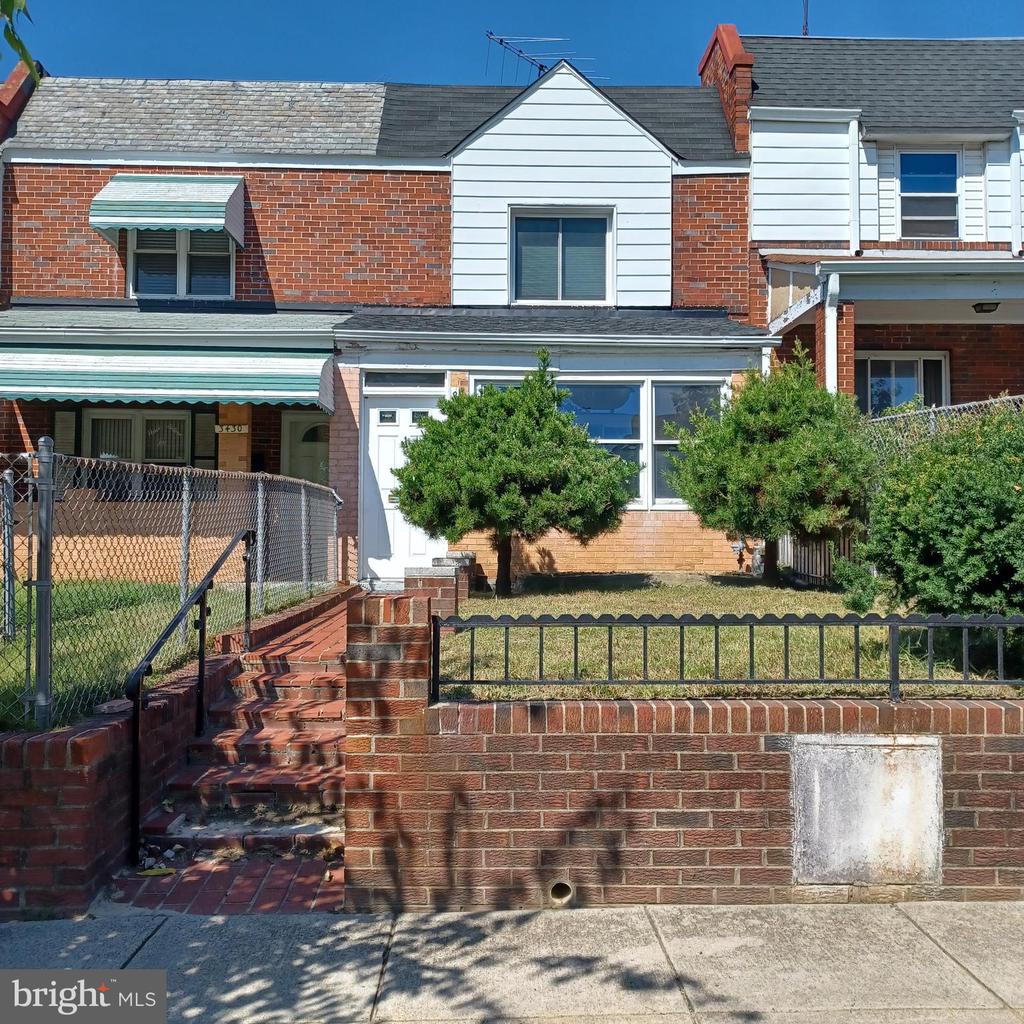 3432 DIX STREET NE