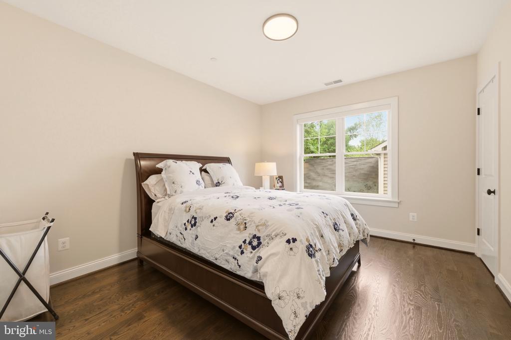 4415 COLCHESTER DRIVE