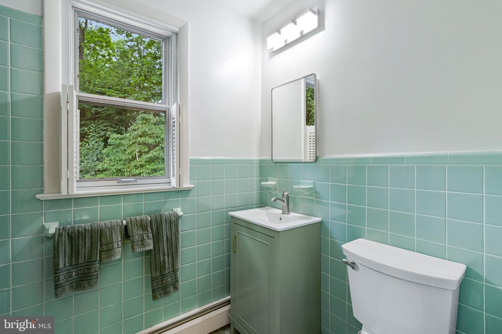 2213 APPLE TREE LANE