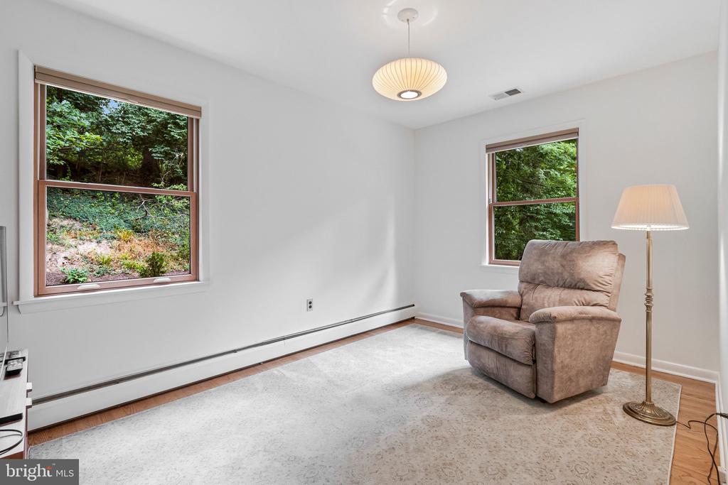 2213 APPLE TREE LANE