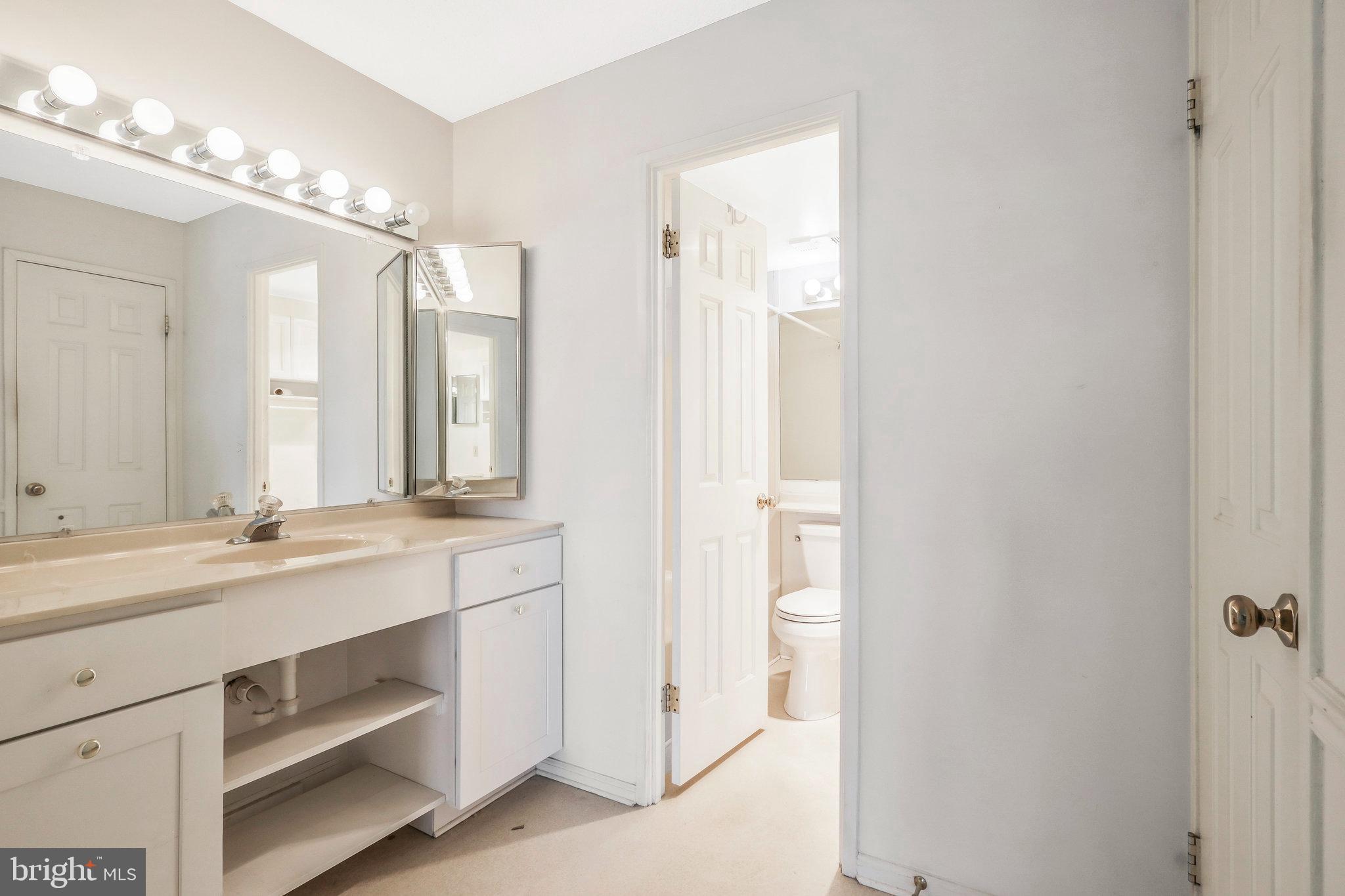 309 Yoakum Pkwy #1218