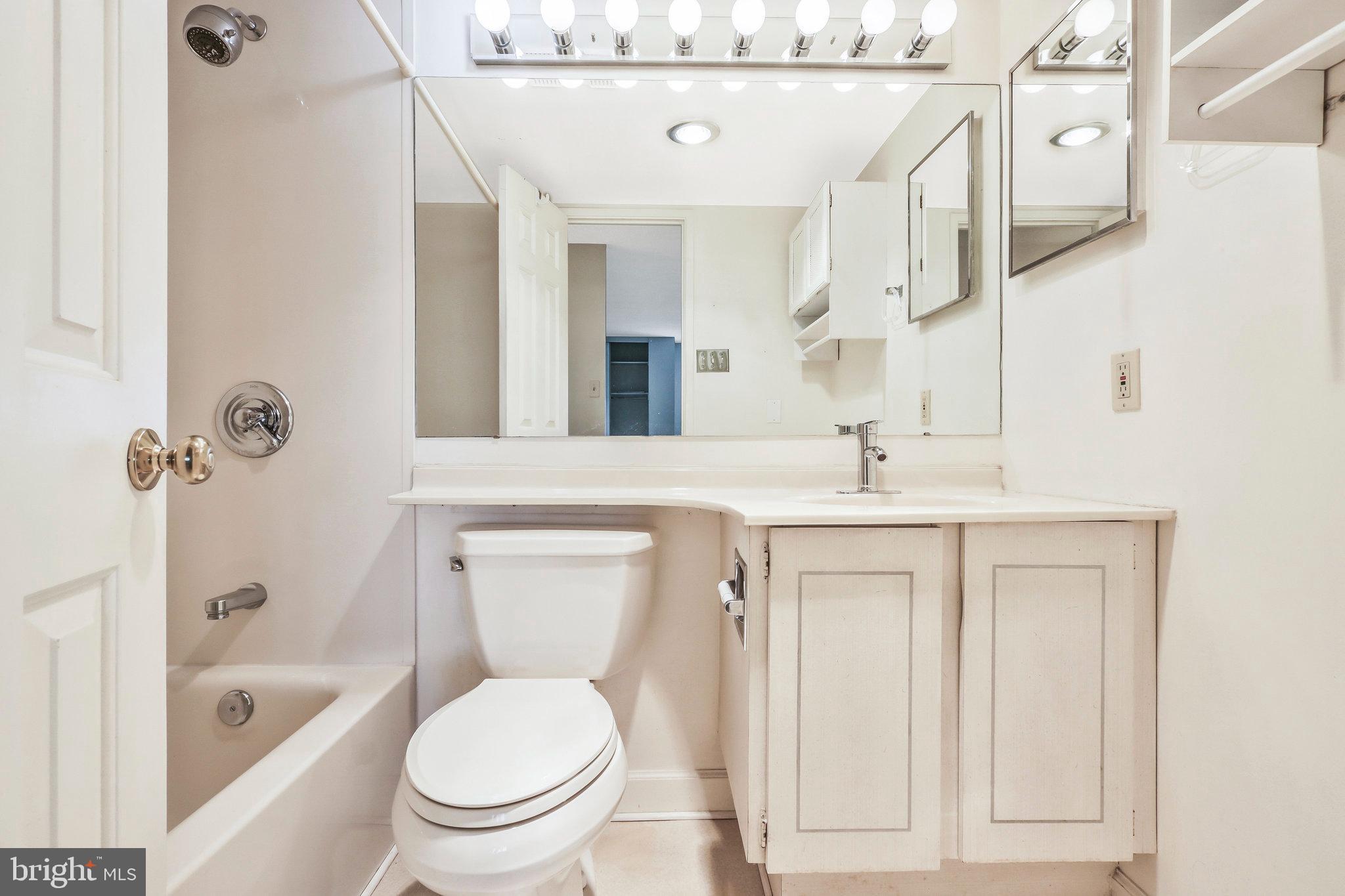 309 Yoakum Pkwy #1218