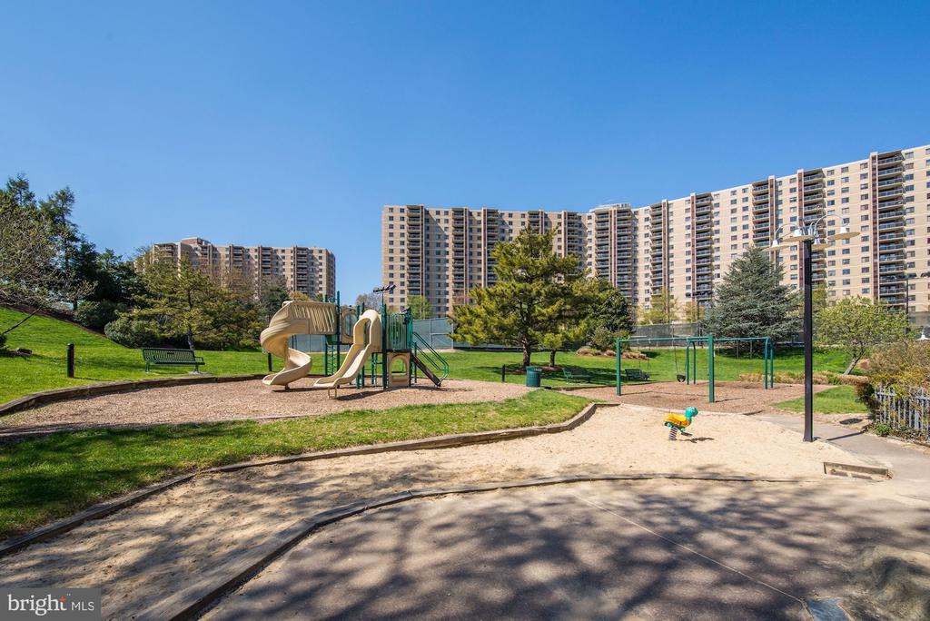 309 YOAKUM PARKWAY 1218