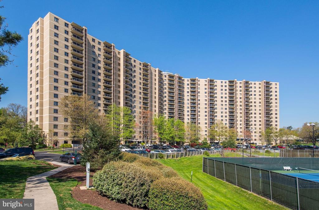 309 YOAKUM PARKWAY 1218