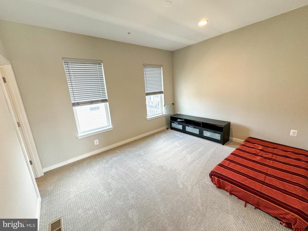 22950 CAMILLA SPRINGS SQ