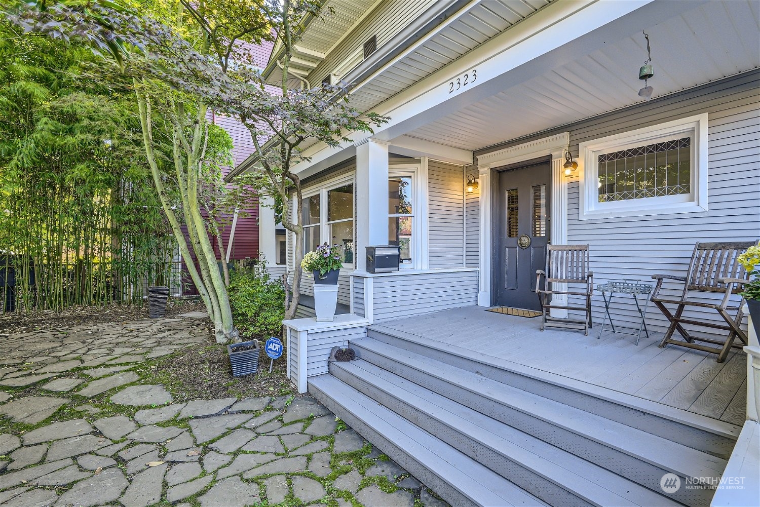 2323 Franklin Avenue E Unit: A & B