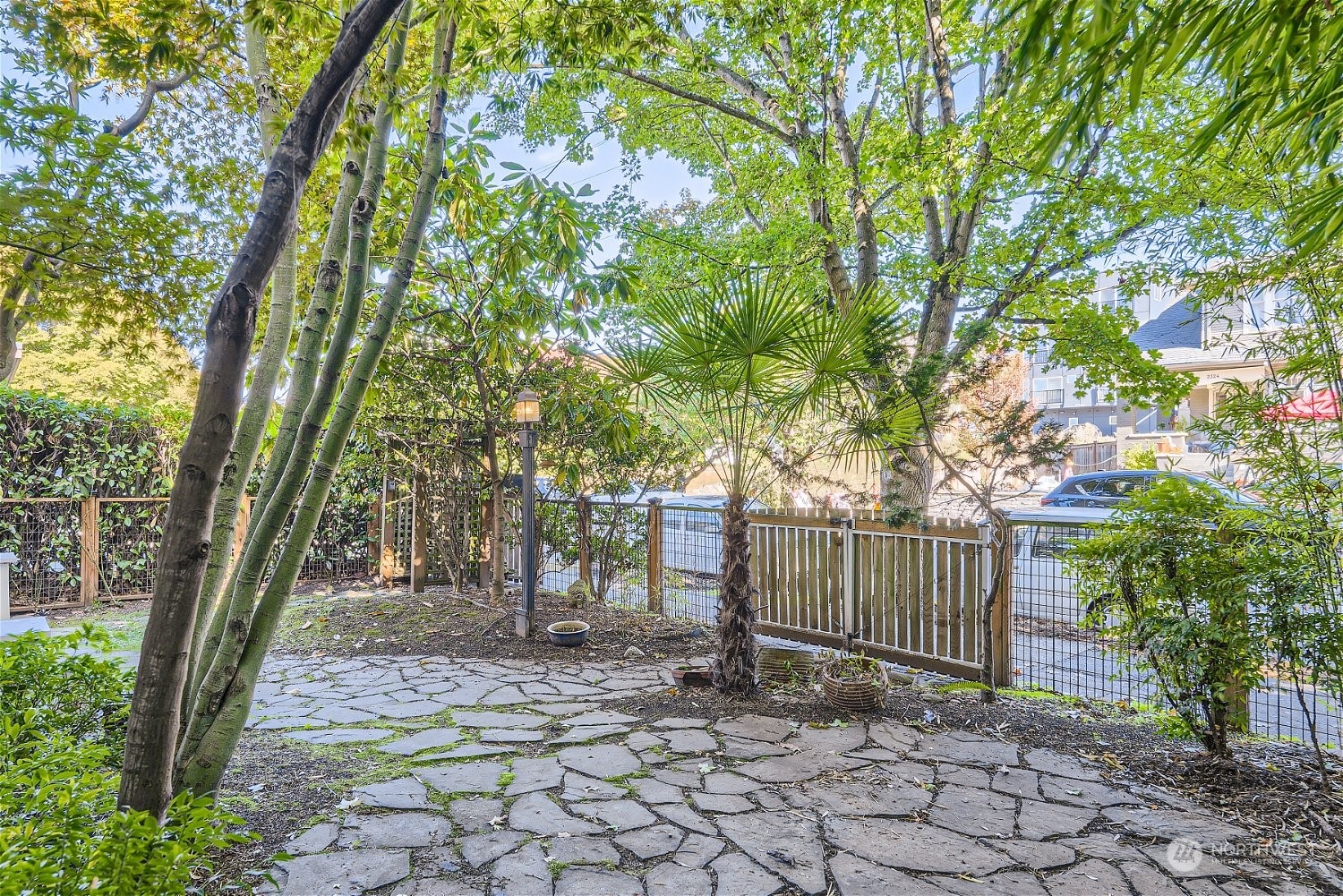 2323 Franklin Avenue E Unit: A & B