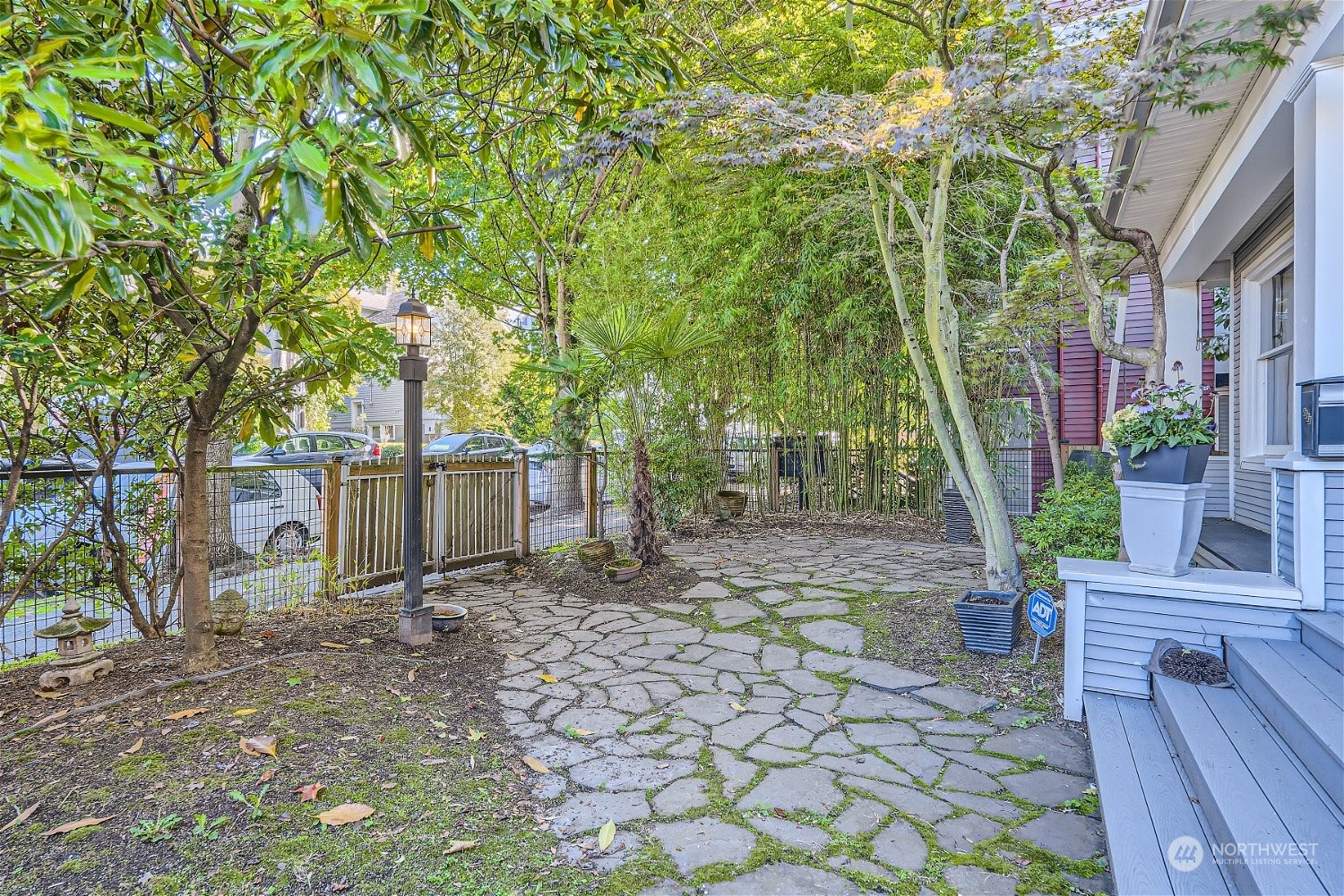 2323 Franklin Avenue E Unit: A & B