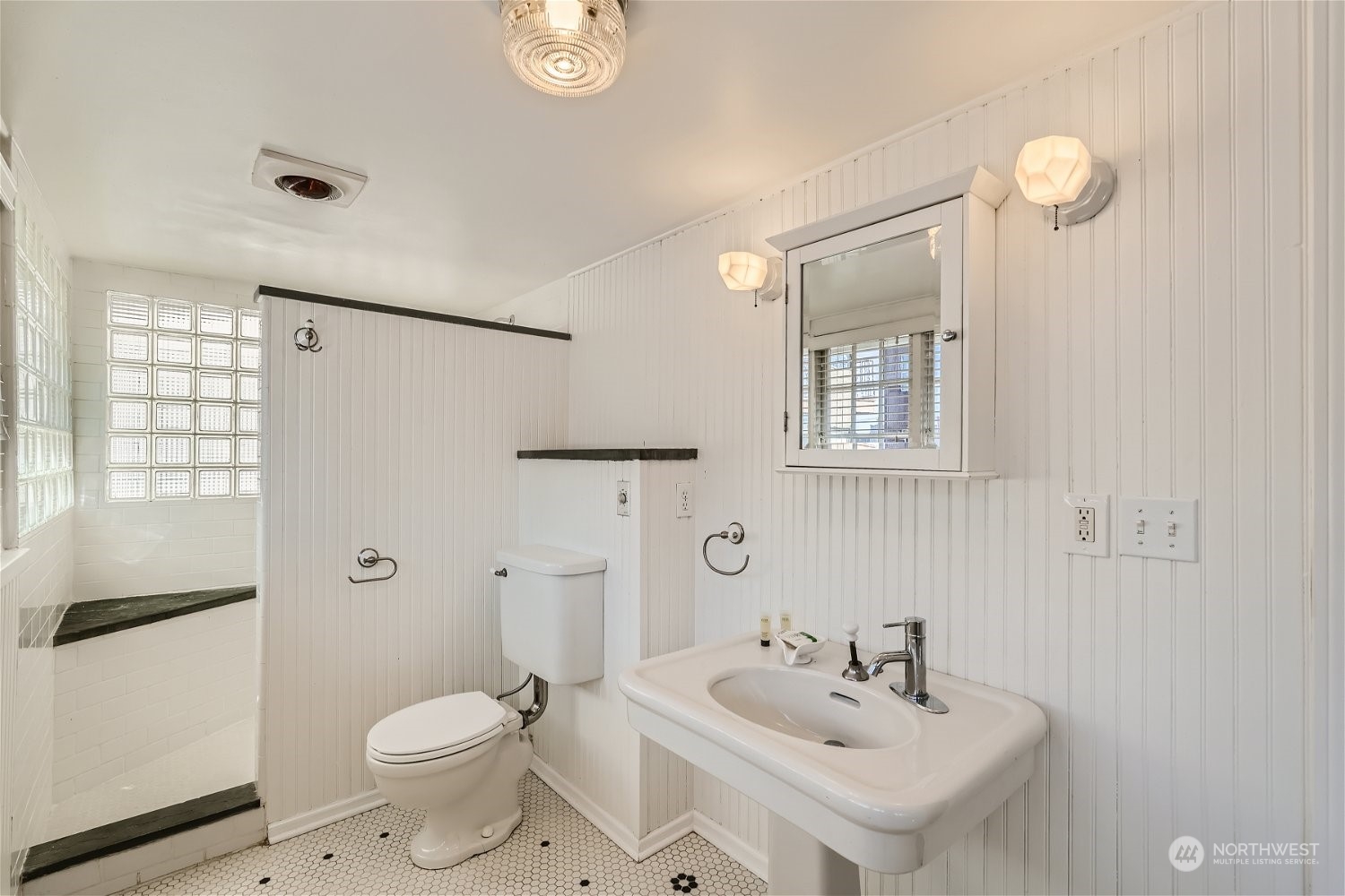 2323 Franklin Avenue E Unit: A & B