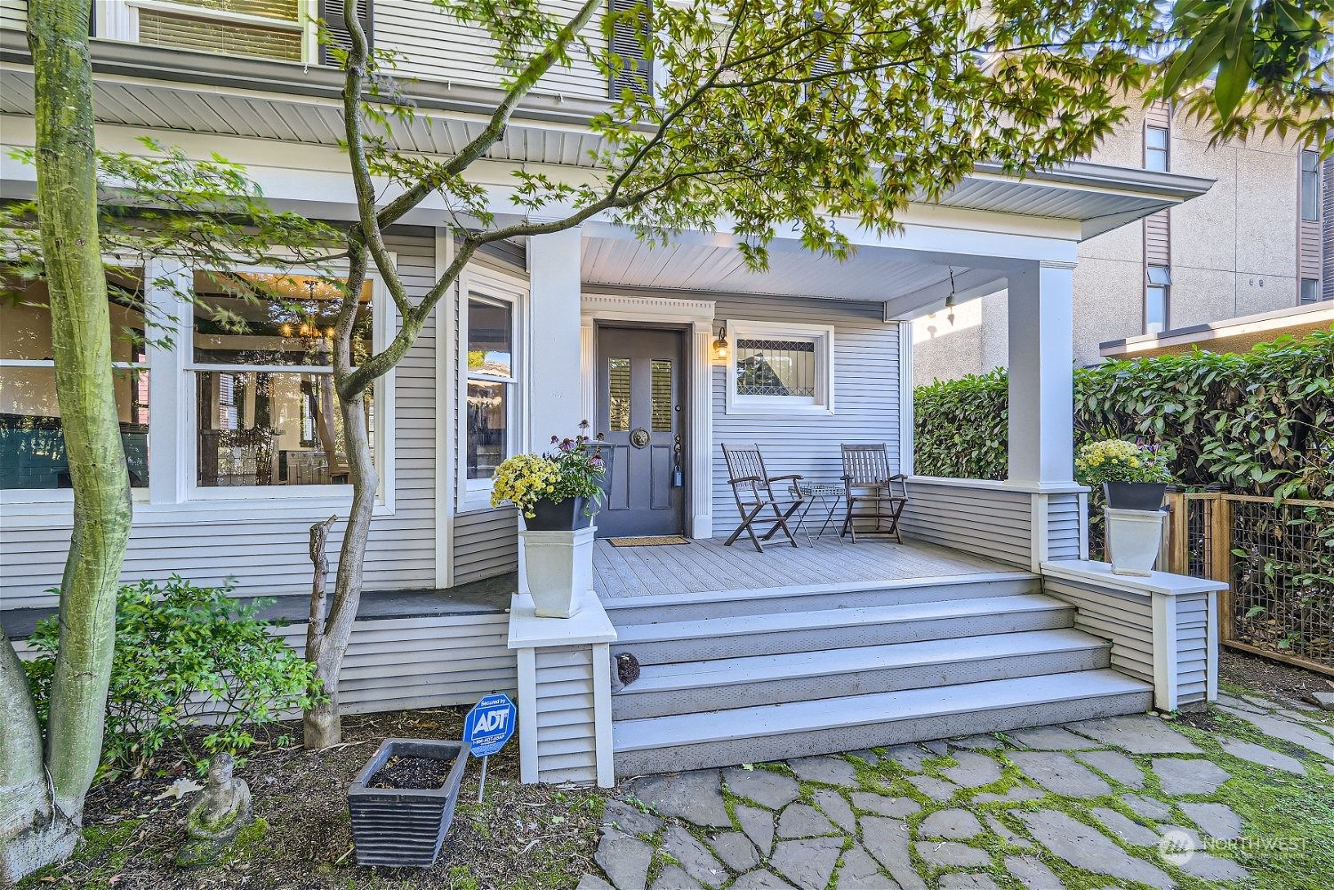 2323 Franklin Avenue E Unit: A & B