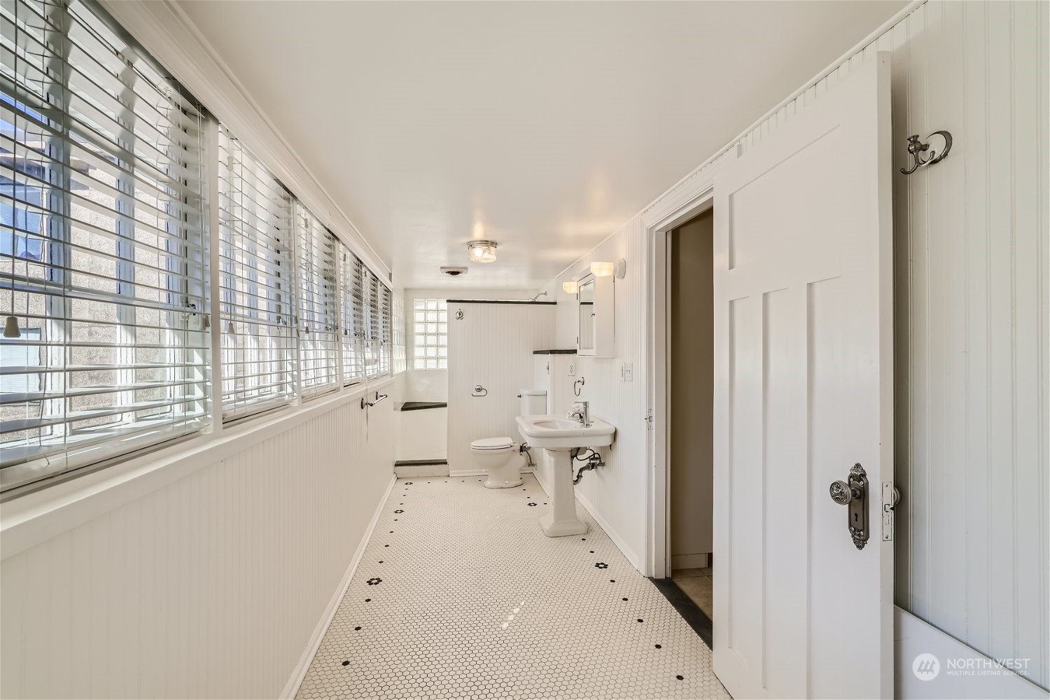 2323 Franklin Avenue E Unit: A & B