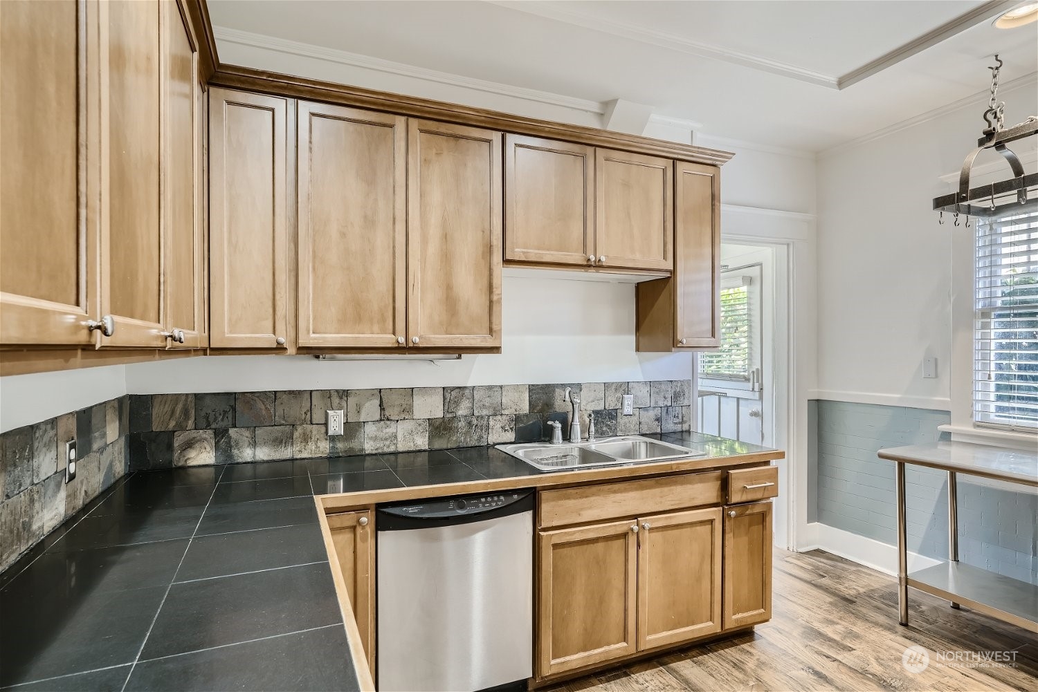 2323 Franklin Avenue E Unit: A & B