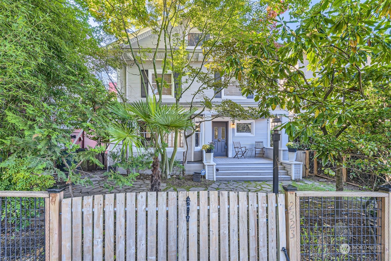 2323 Franklin Avenue E Unit: A & B