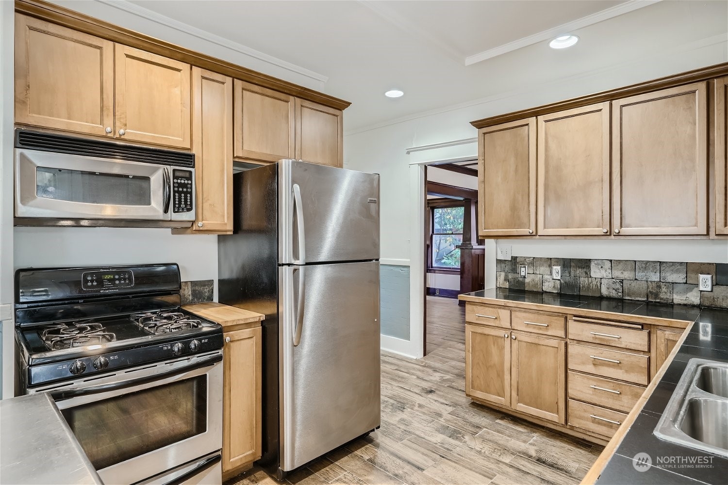 2323 Franklin Avenue E Unit: A & B