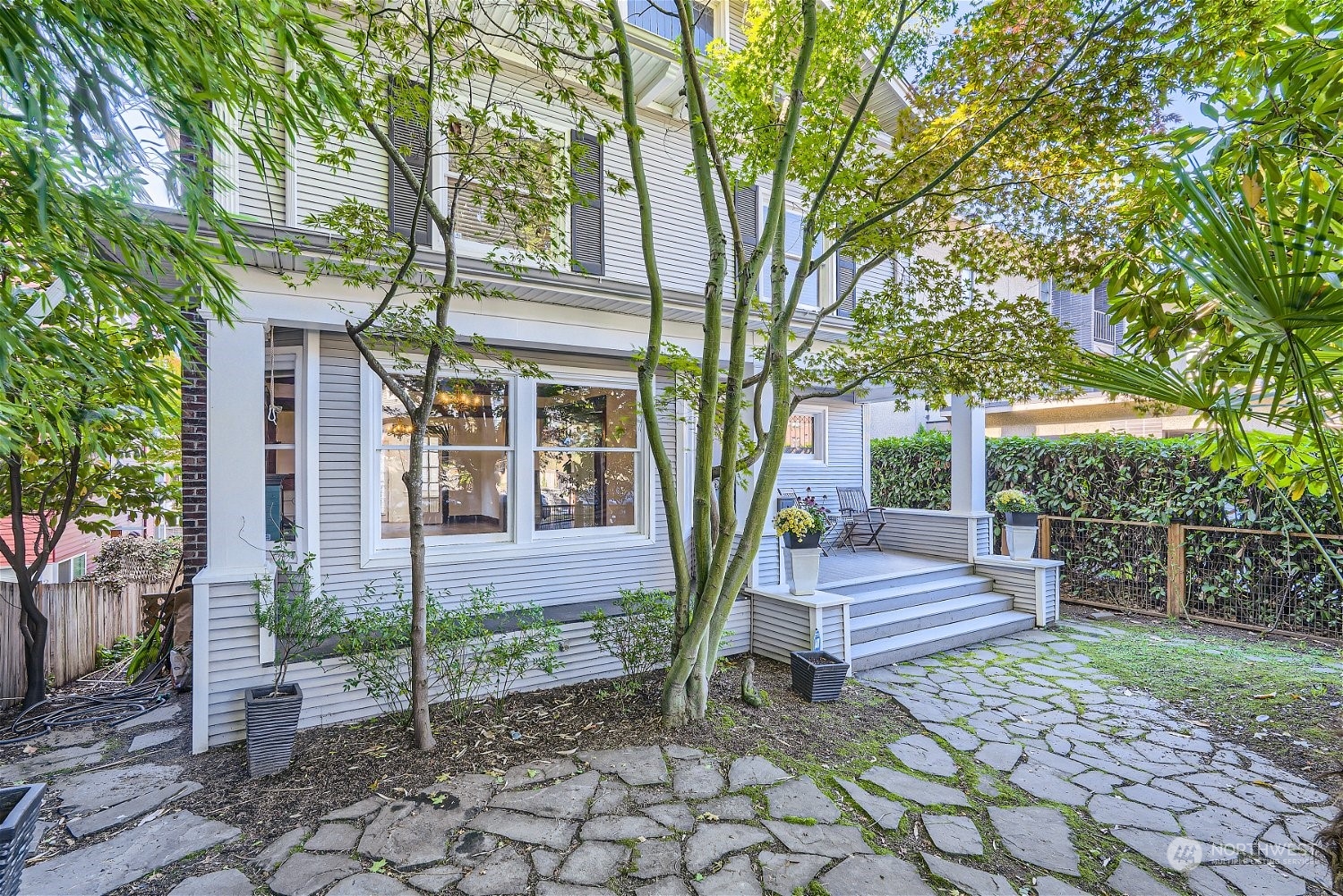 2323 Franklin Avenue E Unit: A & B