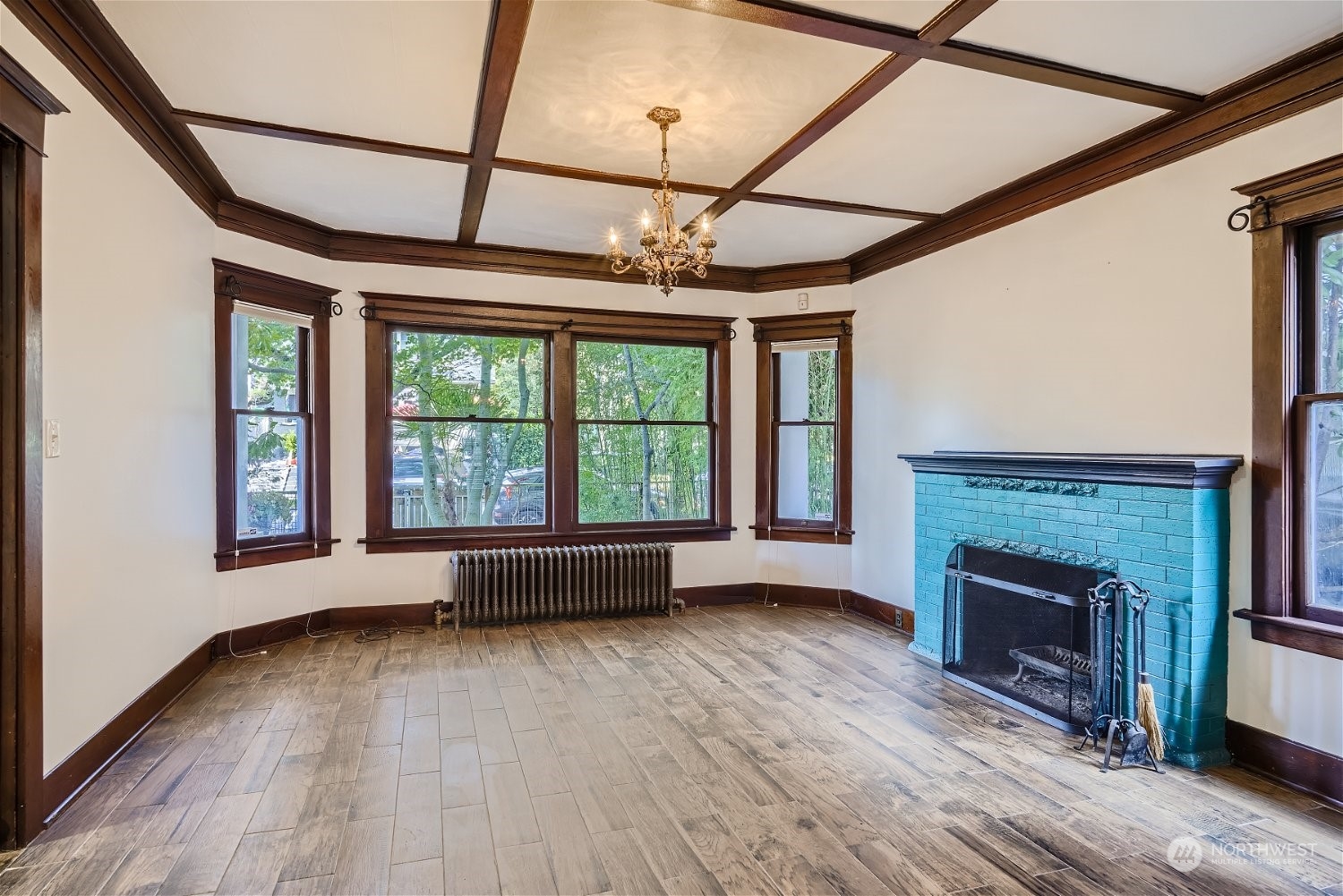 2323 Franklin Avenue E Unit: A & B