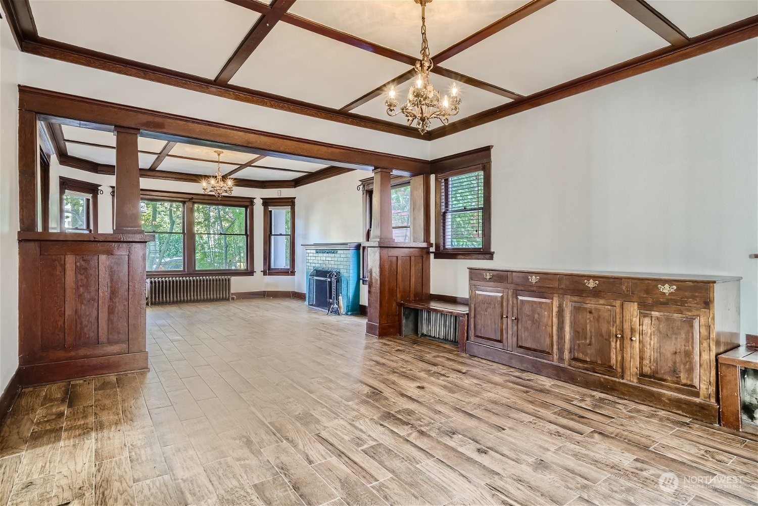 2323 Franklin Avenue E Unit: A & B