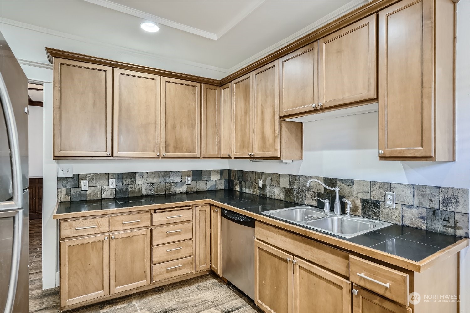 2323 Franklin Avenue E Unit: A & B