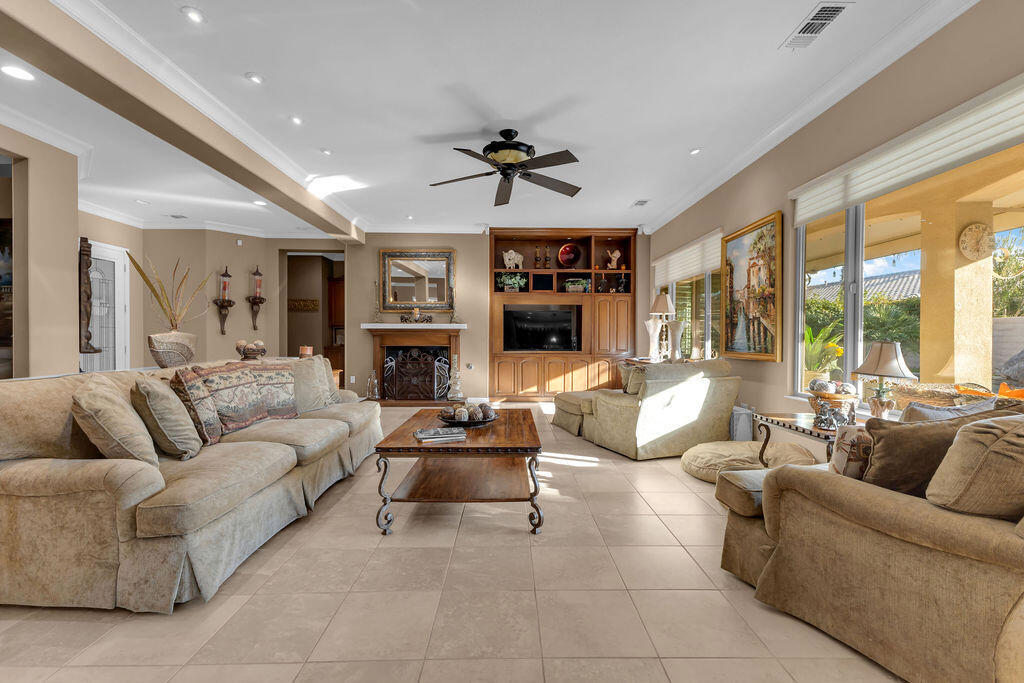 81367 Avenida Madrid