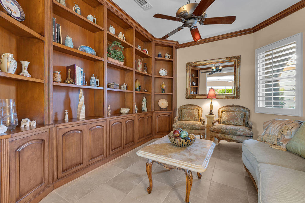 81367 Avenida Madrid