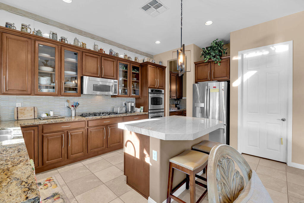 81367 Avenida Madrid