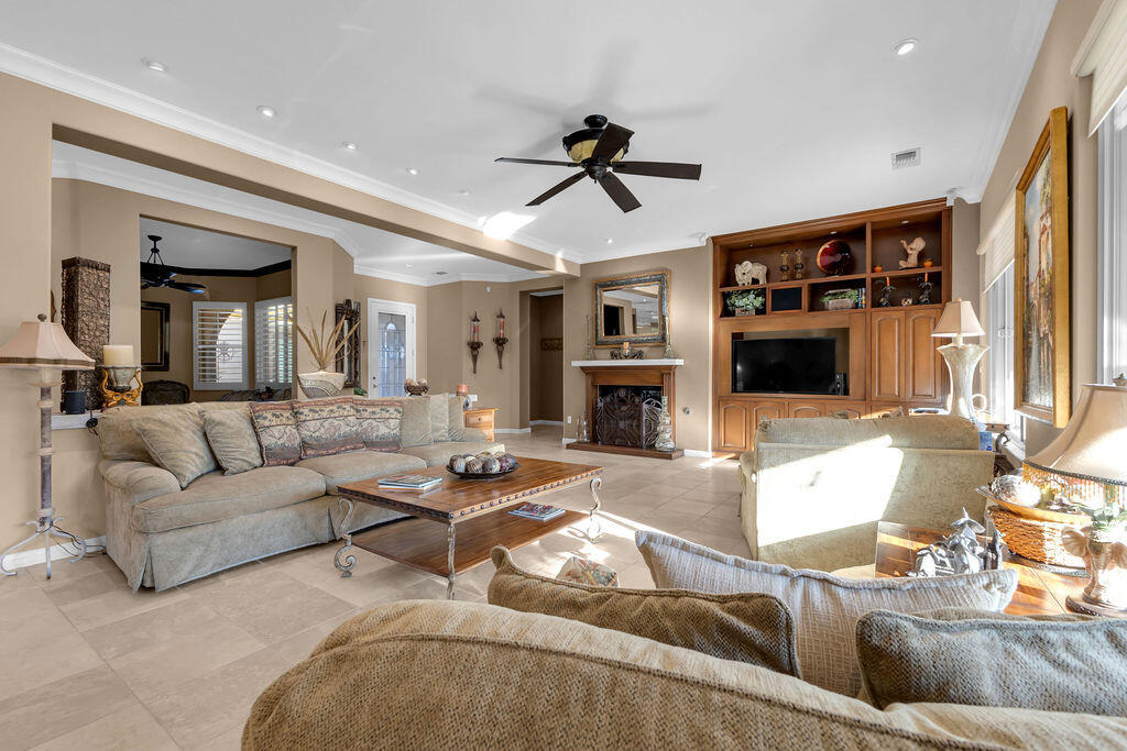 81367 Avenida Madrid