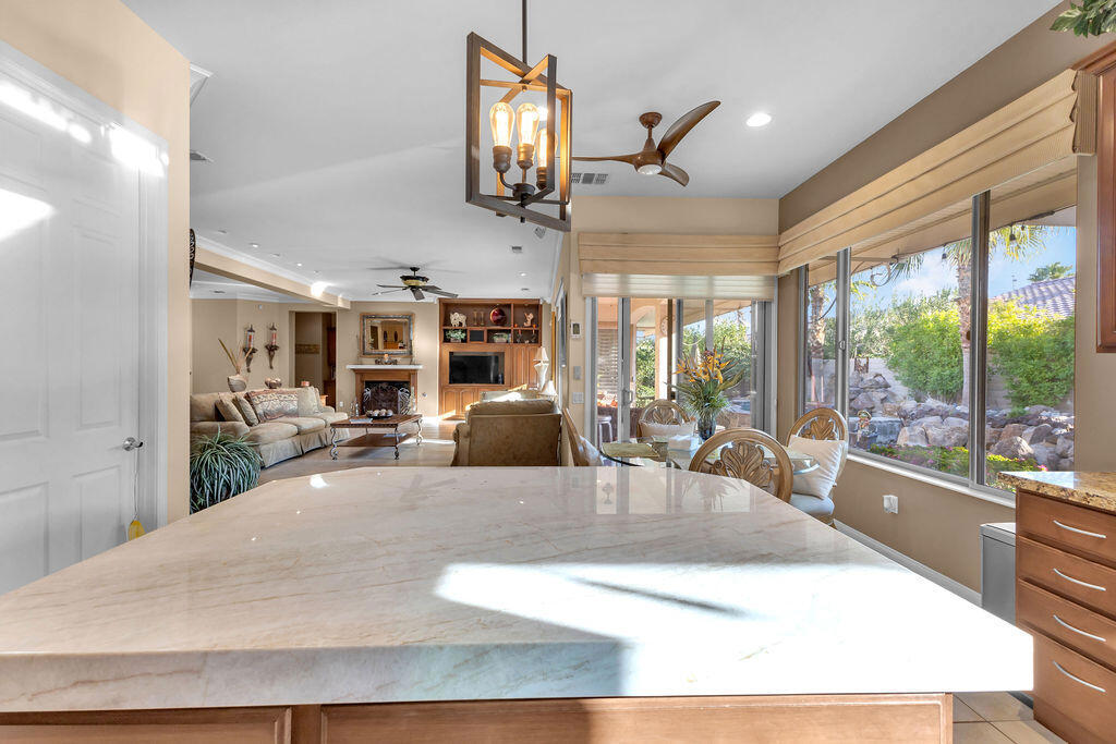 81367 Avenida Madrid