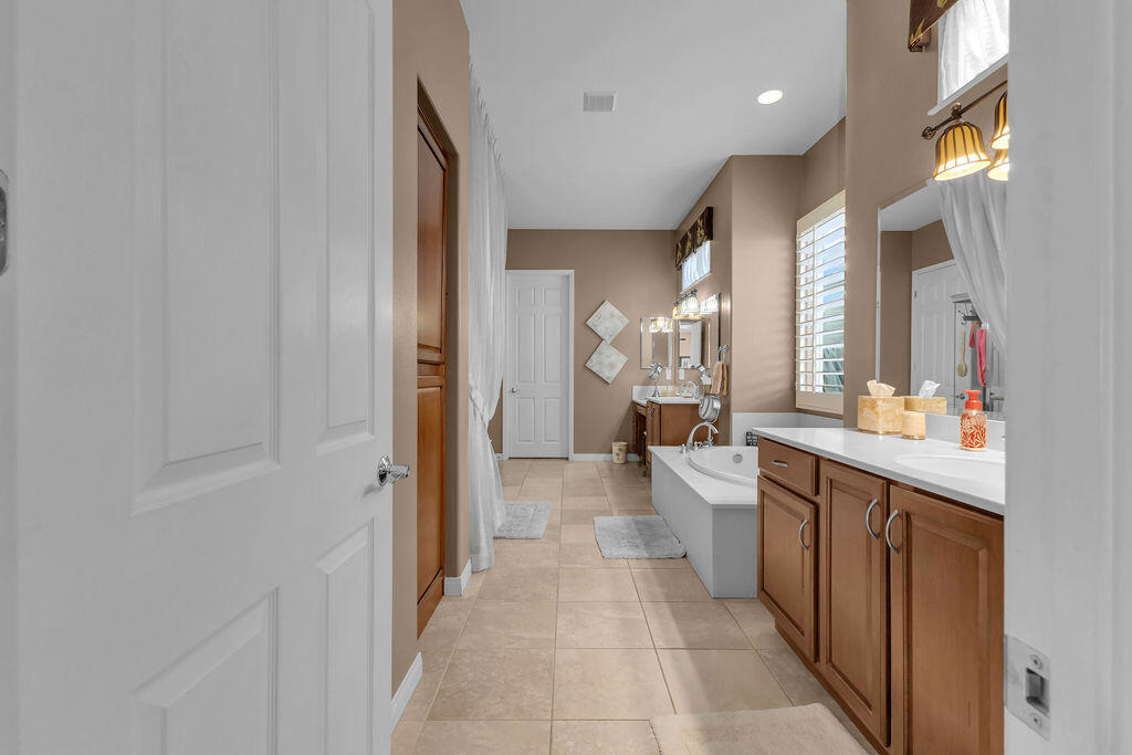 81367 Avenida Madrid