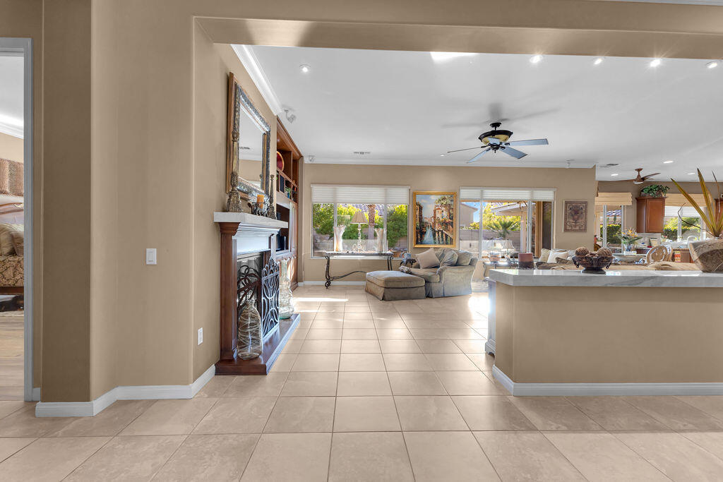 81367 Avenida Madrid