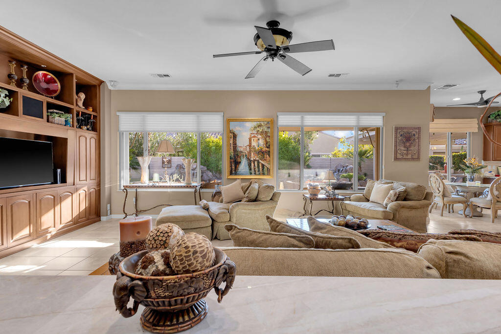 81367 Avenida Madrid