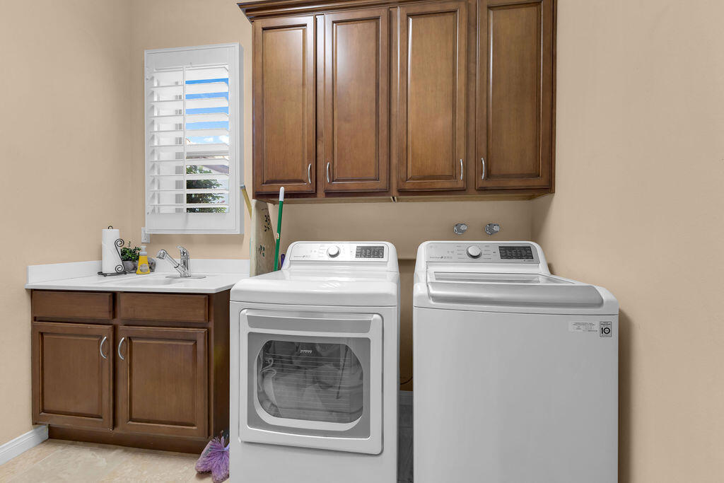 81367 Avenida Madrid