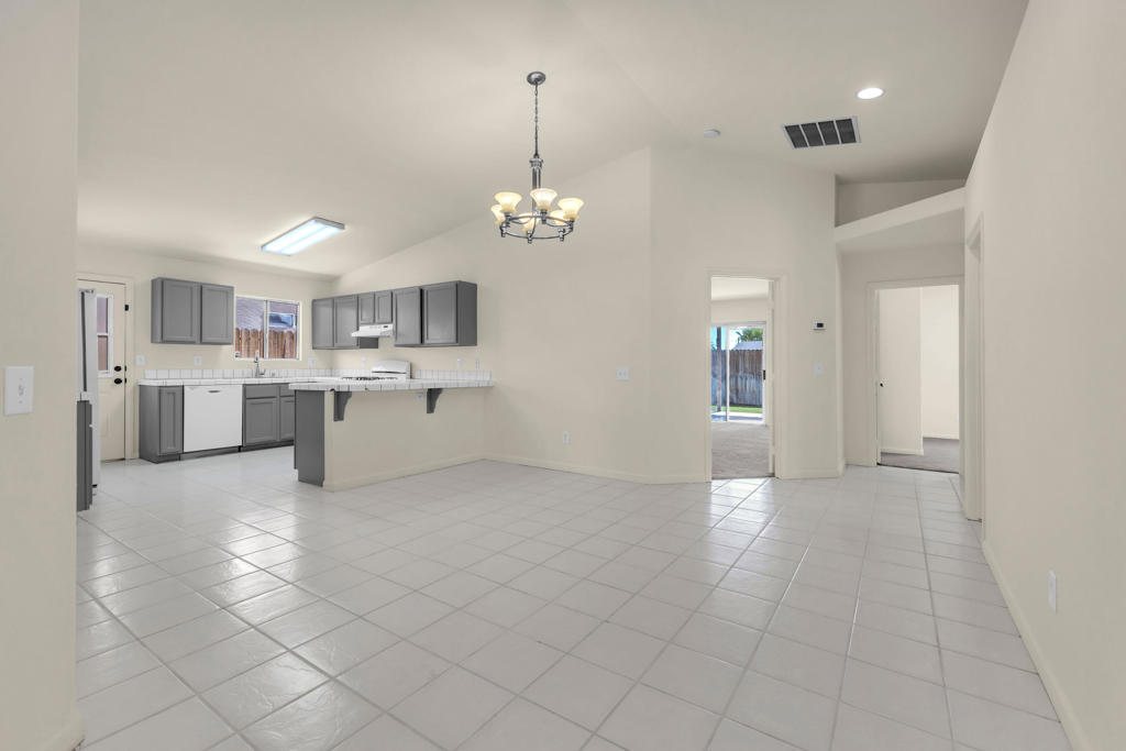 52300 Avenida Herrera