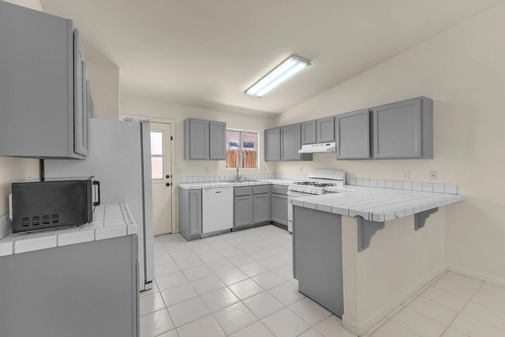 52300 Avenida Herrera
