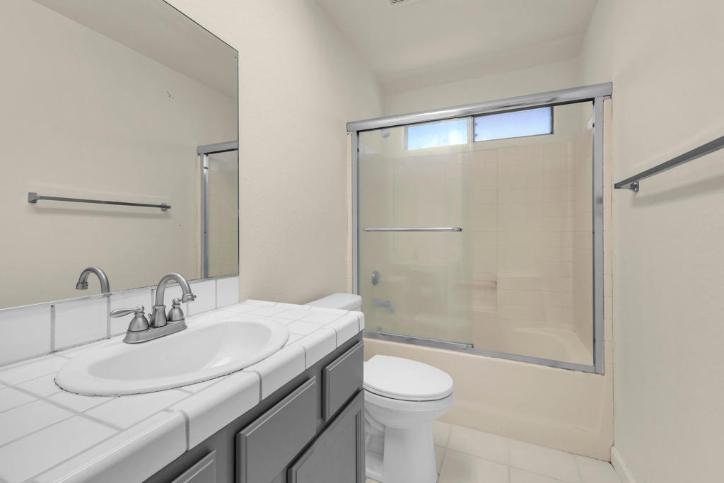 52300 Avenida Herrera