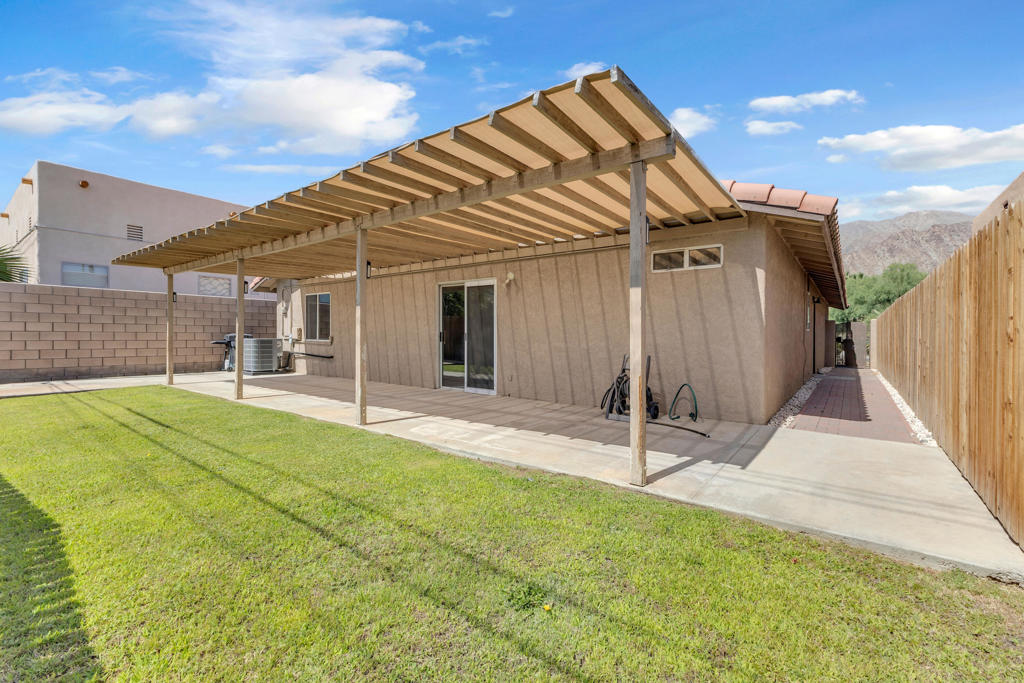 52300 Avenida Herrera